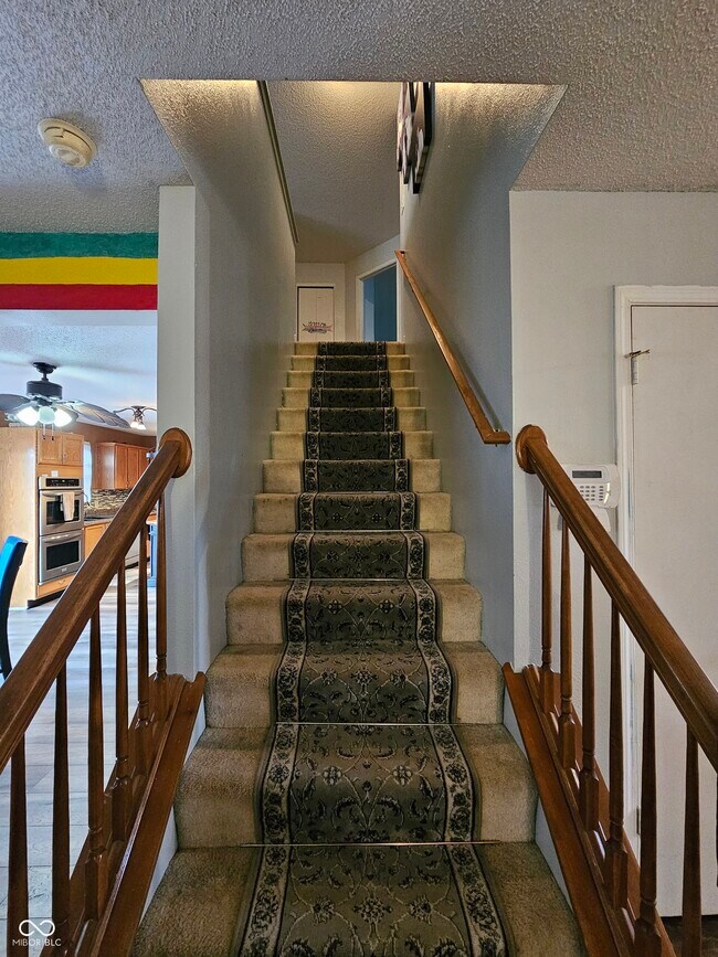 Building Photo - 10633 Cyrus Dr