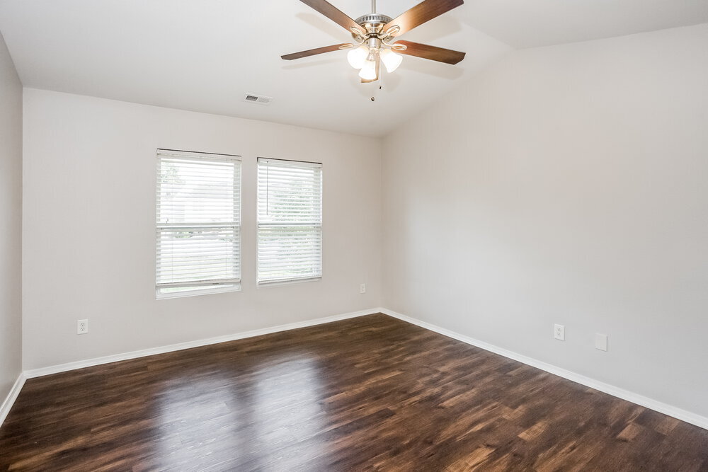 Building Photo - 910 Willow Wind Dr
