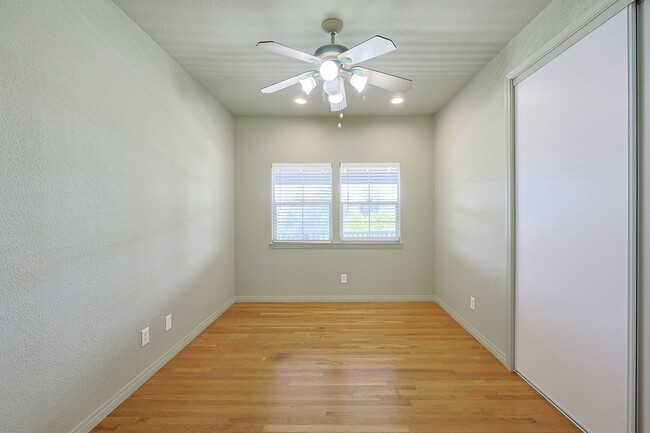 Building Photo - 5BR Home in Ramona Country Estates with Pool & Views