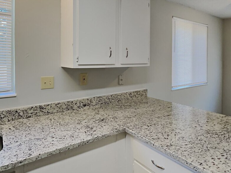 Building Photo - 7390 Isherwood Rd