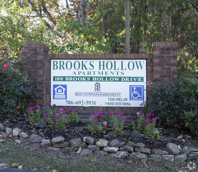 Building Photo - Brooks Hollow Apartments