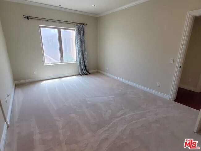 Building Photo - 1135 S Shenandoah St