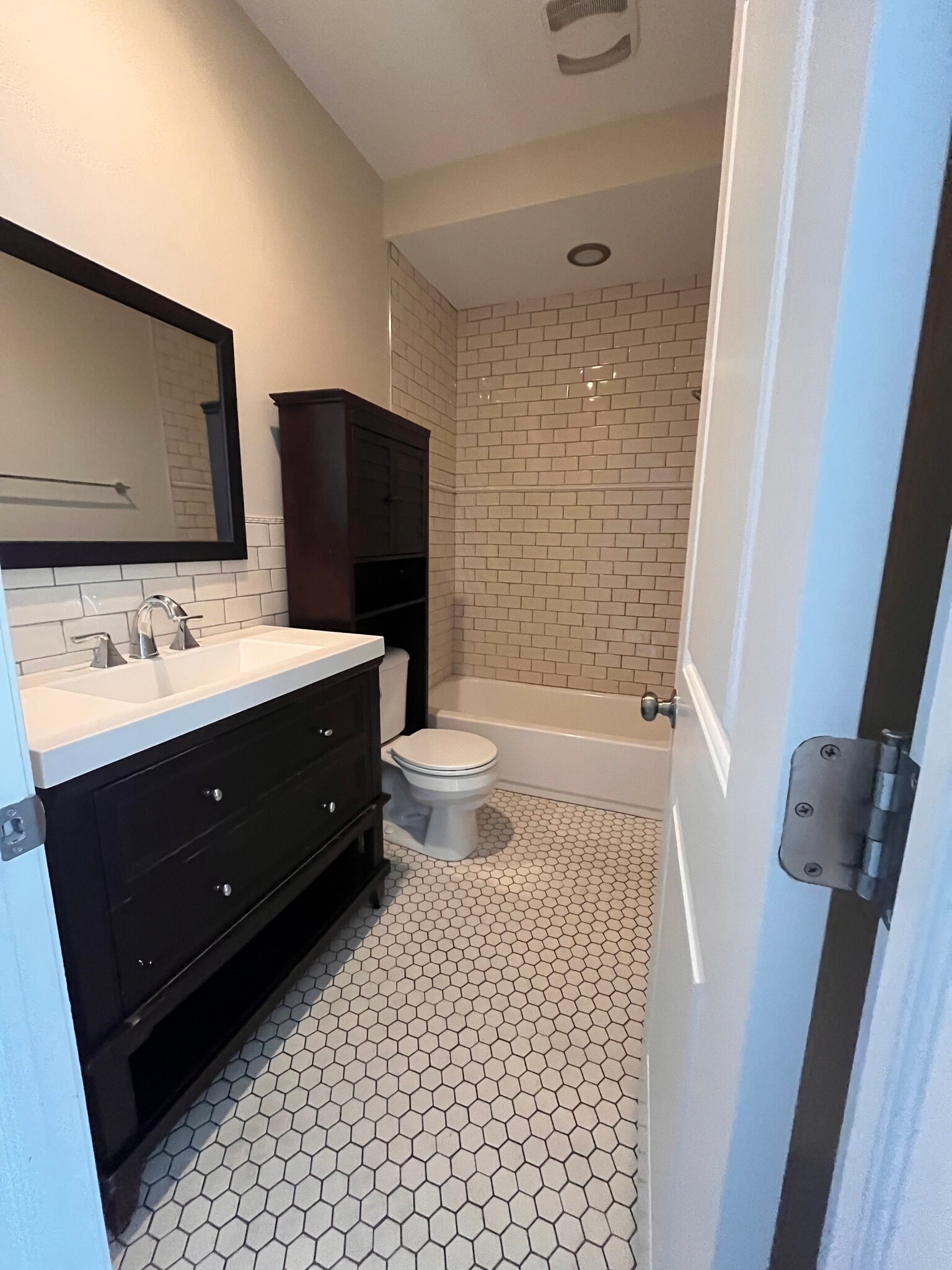 Building Photo - 2635 Livingston St