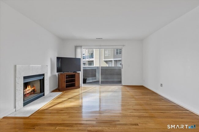 Building Photo - 13 Harbour Close