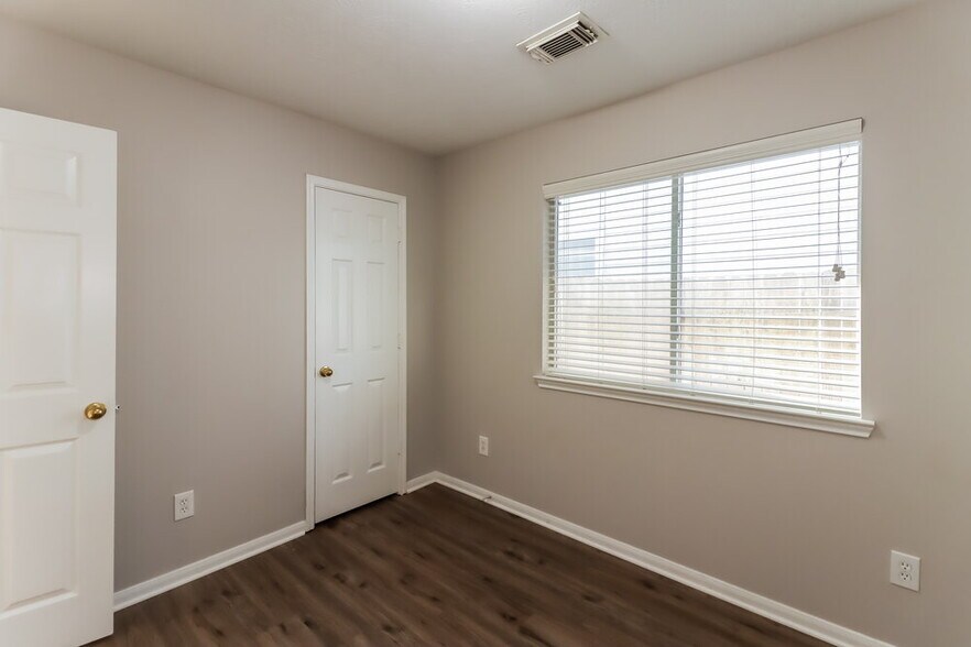 Building Photo - 7122 Aurora Falls Ln