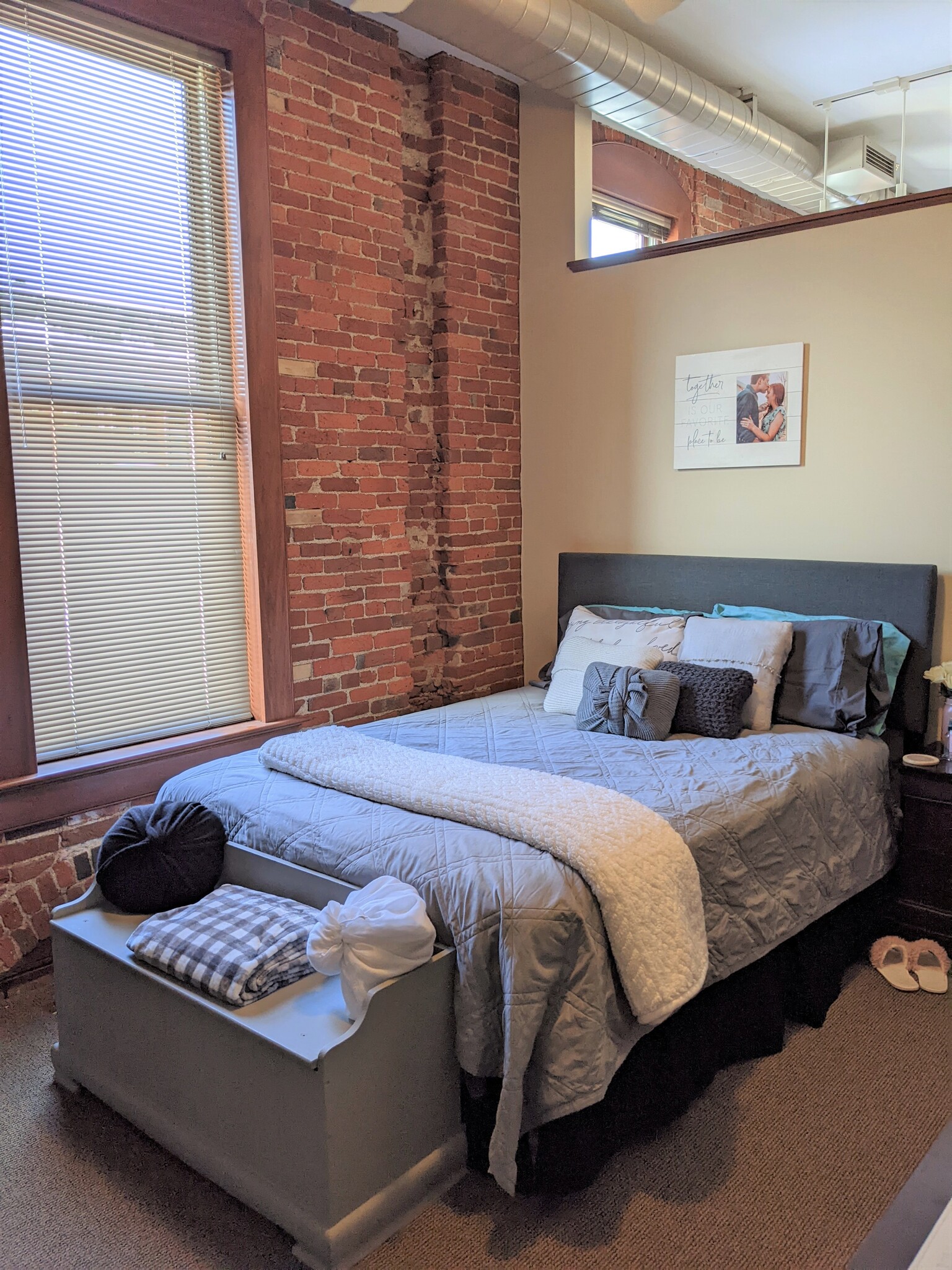 Bedroom - 117 N Market St