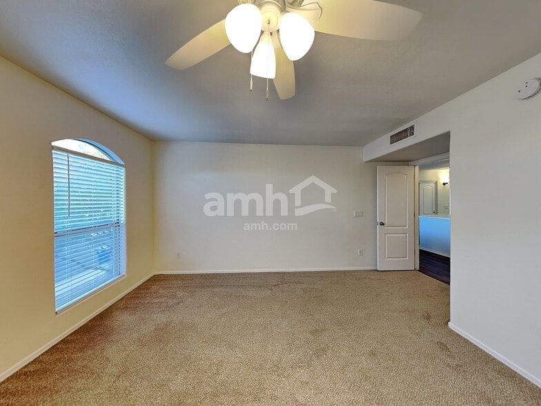 Building Photo - 9325 E Oro Ave