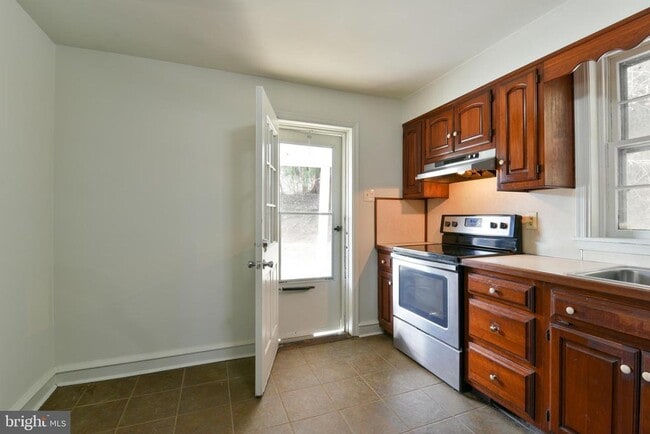 Building Photo - 1310 Creek Rd