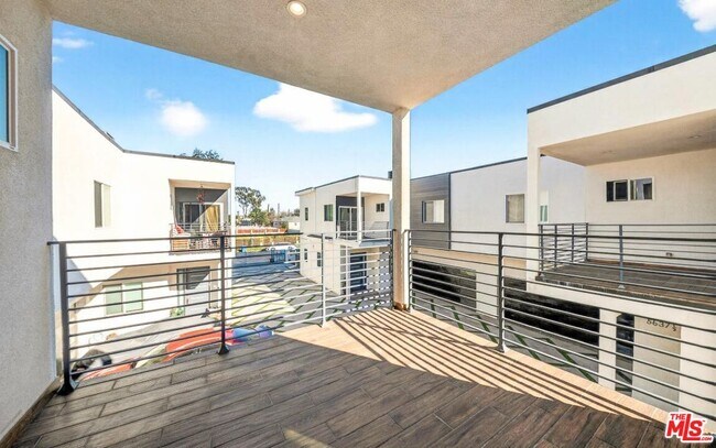 Building Photo - 5641 Riverton Ave