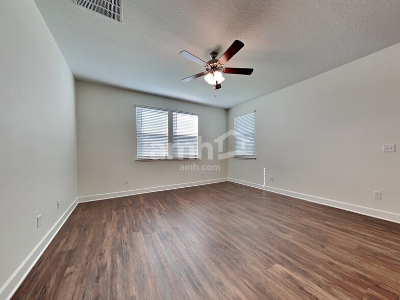 Building Photo - 963 Tan Tara Trl