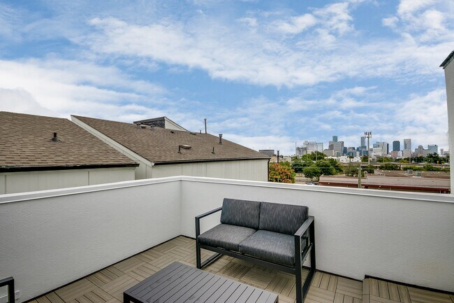 Building Photo - 1615 Wheeler Ave