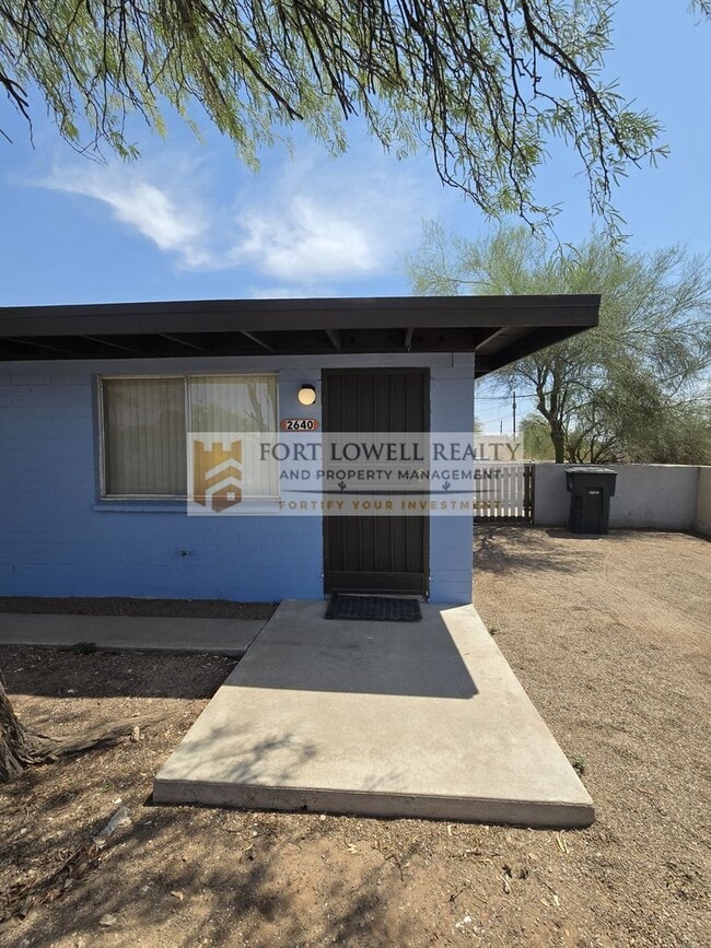 Building Photo - 2640-2642 N Santa Rita Ave