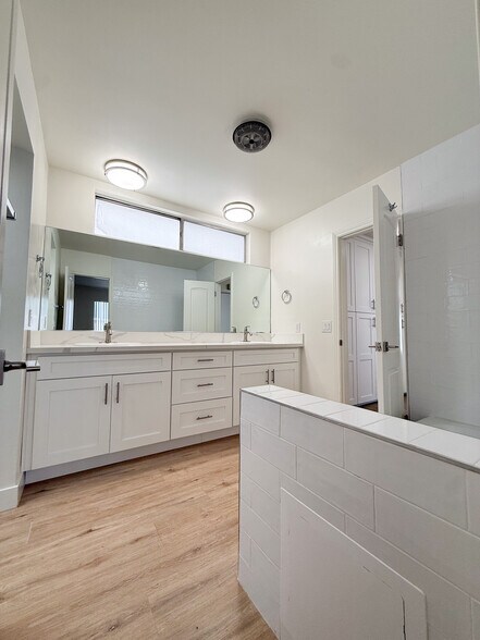 Building Photo - 9319 Alcott St