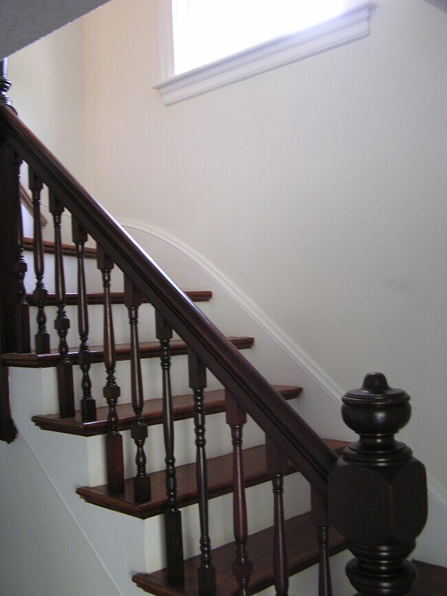 Building Photo - 21 Rogers Rd