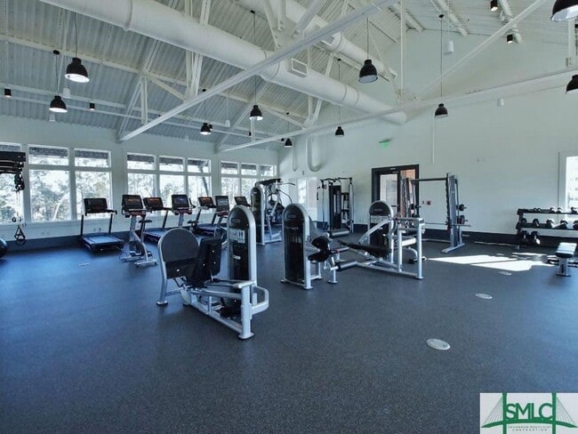 Building Photo - Townhouse with amenity packed neighborhood...