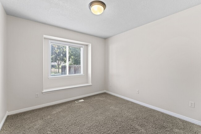 Building Photo - 1770 W Bellagio Dr