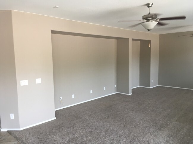 Building Photo - 3 Bed 2.5 Bath home!!