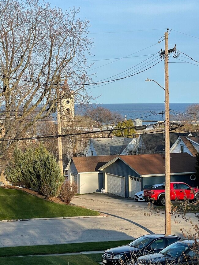 Building Photo - 309 W Washington St