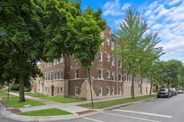Primary Photo - 3045 W Rosemont Ave