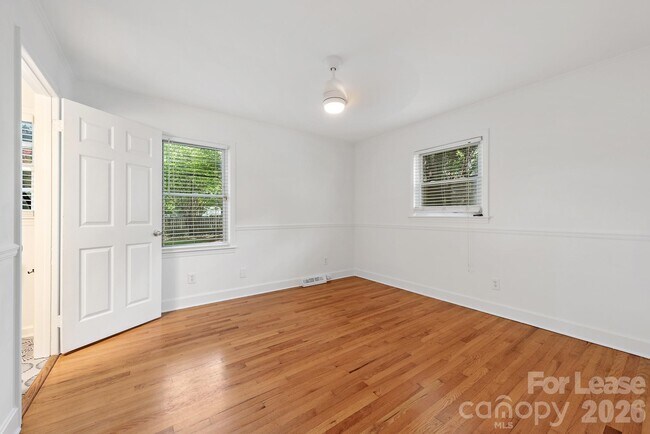 Building Photo - 1129 Eastview Dr