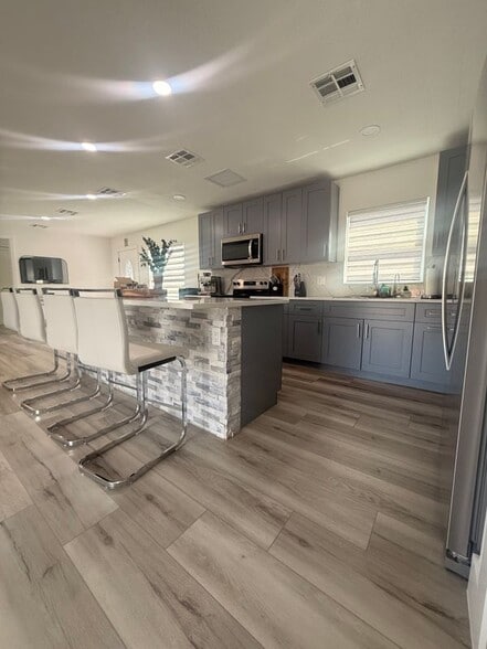 Building Photo - 820 N Trebol St