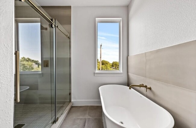 Building Photo - 183 S Prairie Ave