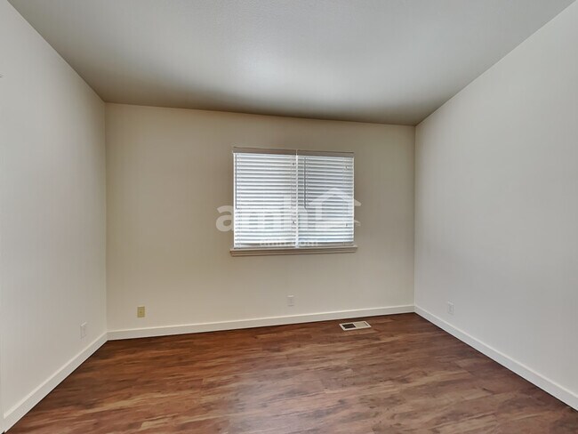 Building Photo - 2031 E Lochmeadow Ct