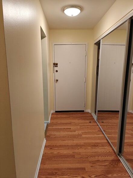 Building Photo - 2600 Brookwood Way Dr