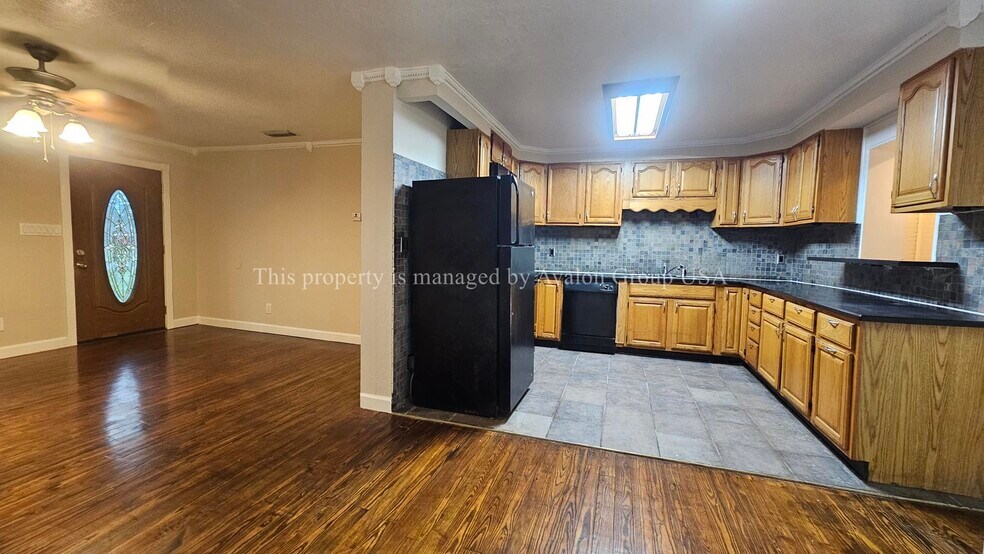 Building Photo - 2052 Lake Weir Ave