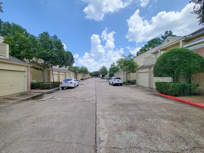 Building Photo - 755 Bering Dr