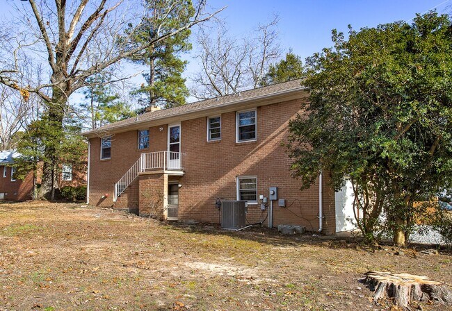 Building Photo - Spacious 3 Bed 2 Bath Rancher Available NOW