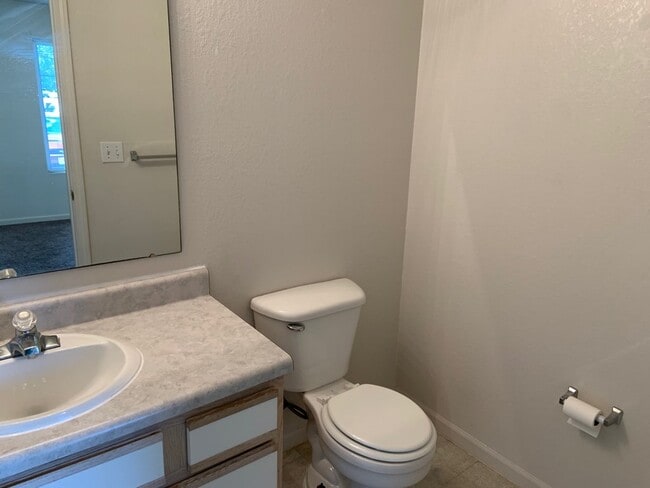 Building Photo - Ashgrove Place