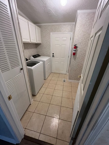 Building Photo - 16 Madison Dr