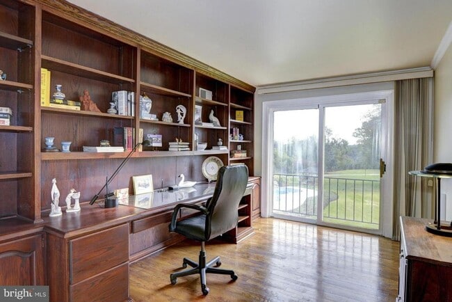 Building Photo - Luxurious living in Potomac! Main House and Guest House included!