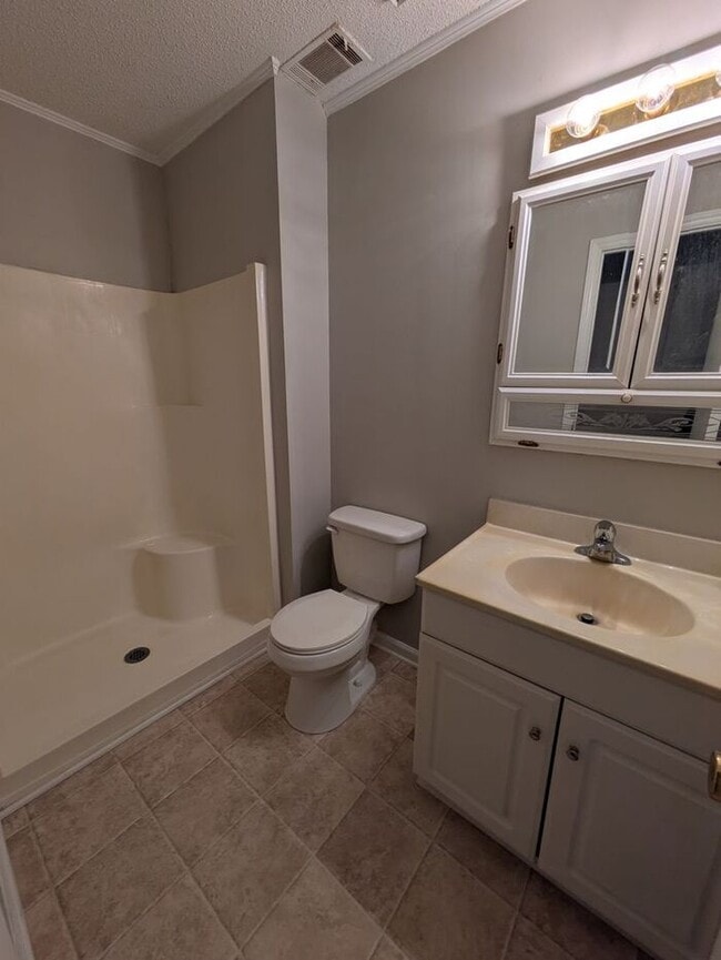 Building Photo - 3BD/2BA Single Family Home w/ Garage in Hickory