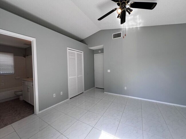 Building Photo - 1114 Shoshanna Dr