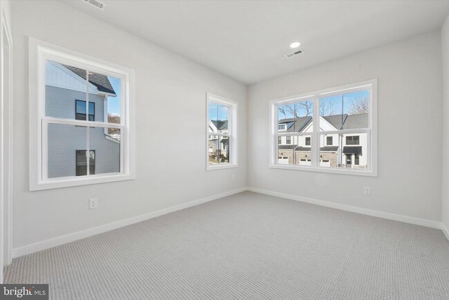 Building Photo - 64 Alroy Rd