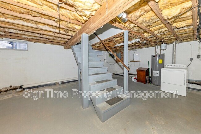 Building Photo - 11025 Rosewood Dr