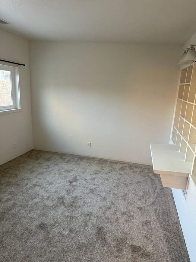 Building Photo - Back Unit of a Great Duplex in the Heart o...