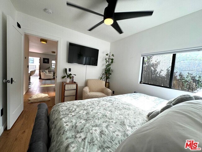 Building Photo - 2241 1/2 Harwood St