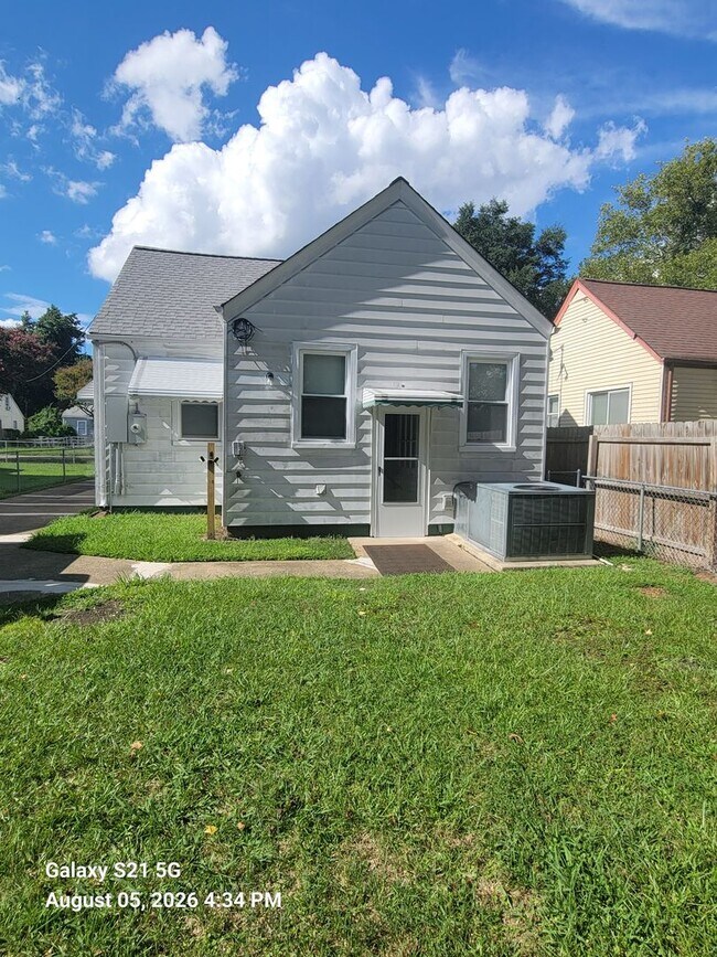 Building Photo - 219 Beechwood Ave