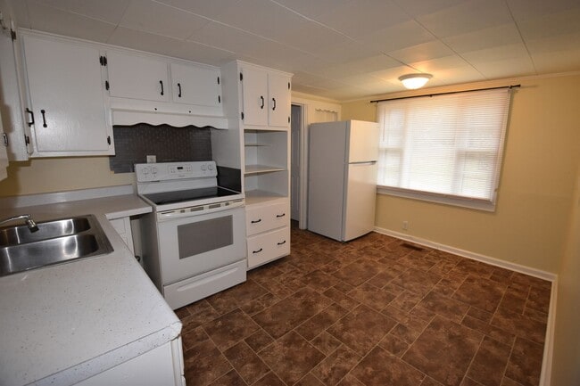 Building Photo - 2 Bedroom Home For Rent Fortville IN