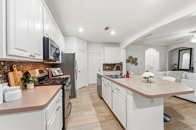 Building Photo - 103 Ledgestone Pl