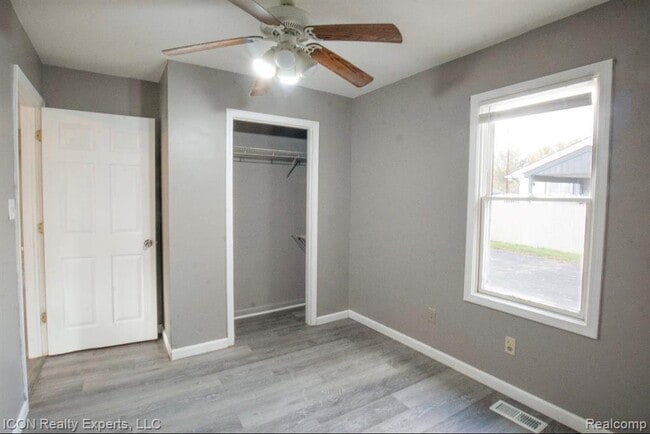 Building Photo - 743 Hollister St