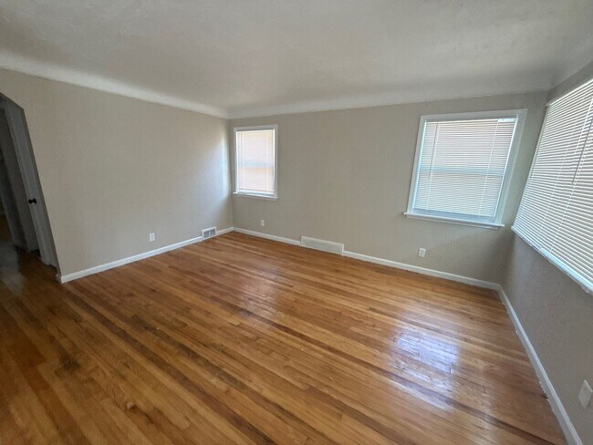 Building Photo - Freshly Renovated 3-Bedroom Home – Quality...
