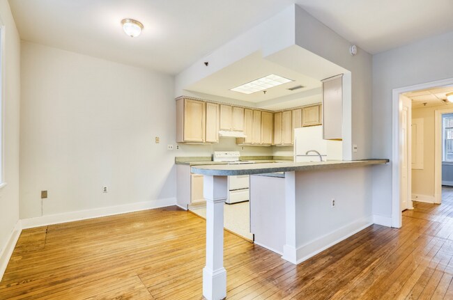 Building Photo - Junior League - 3039 M