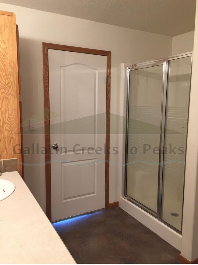 Building Photo - 4 Bedroom 2 Bathroom Rabel Lane Home
