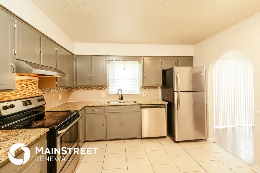 Building Photo - 408 SW Sandstone Dr