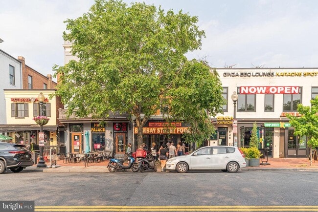 Building Photo - 711 G St SE