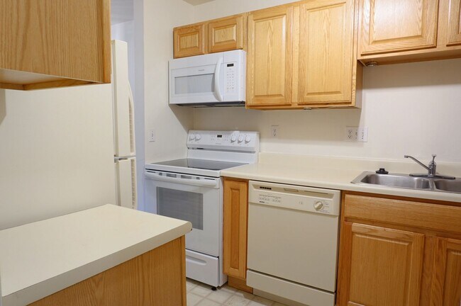 Building Photo - Cozy 2 bedroom 1 bath condo for rent right in Niwot at Cottonwood Park!